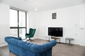 Two bedroom apartment - 15 mins from City Airport